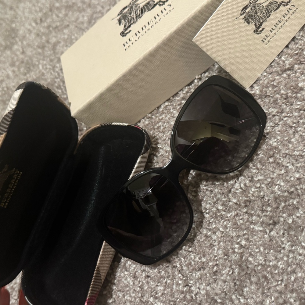 Burberry B4105-M 3346/8G Oversized Square Sunglasses 58mm Italy - Authentic